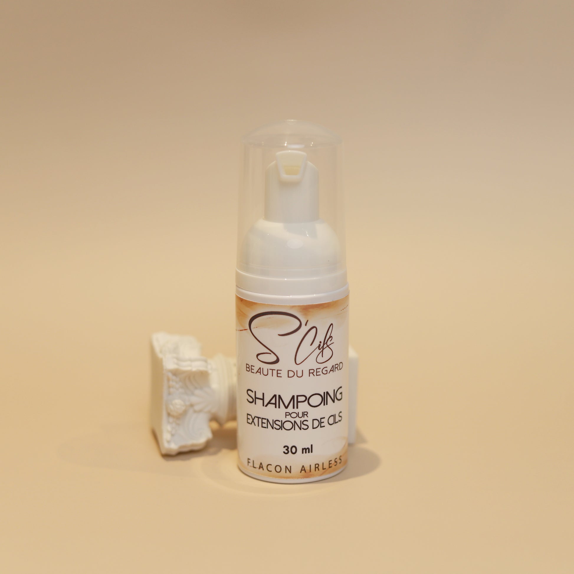 nettoyage cils. produit nettoyant. shampooing cils. produit