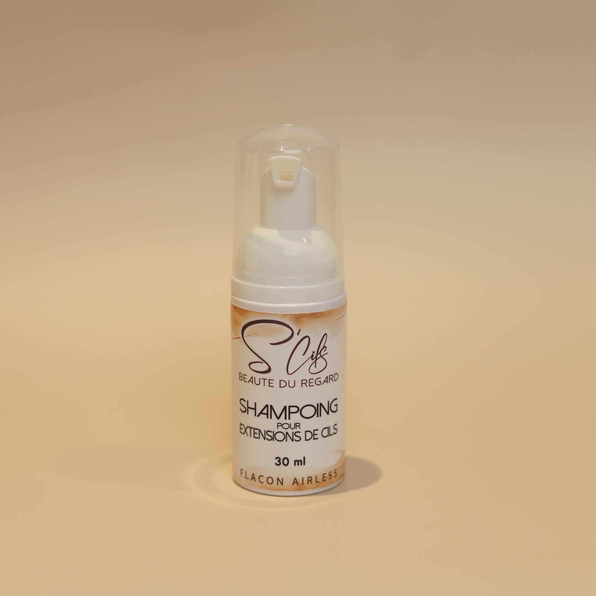 produit de beauté, shampooing extensions de cils. nettoyage cils naturels